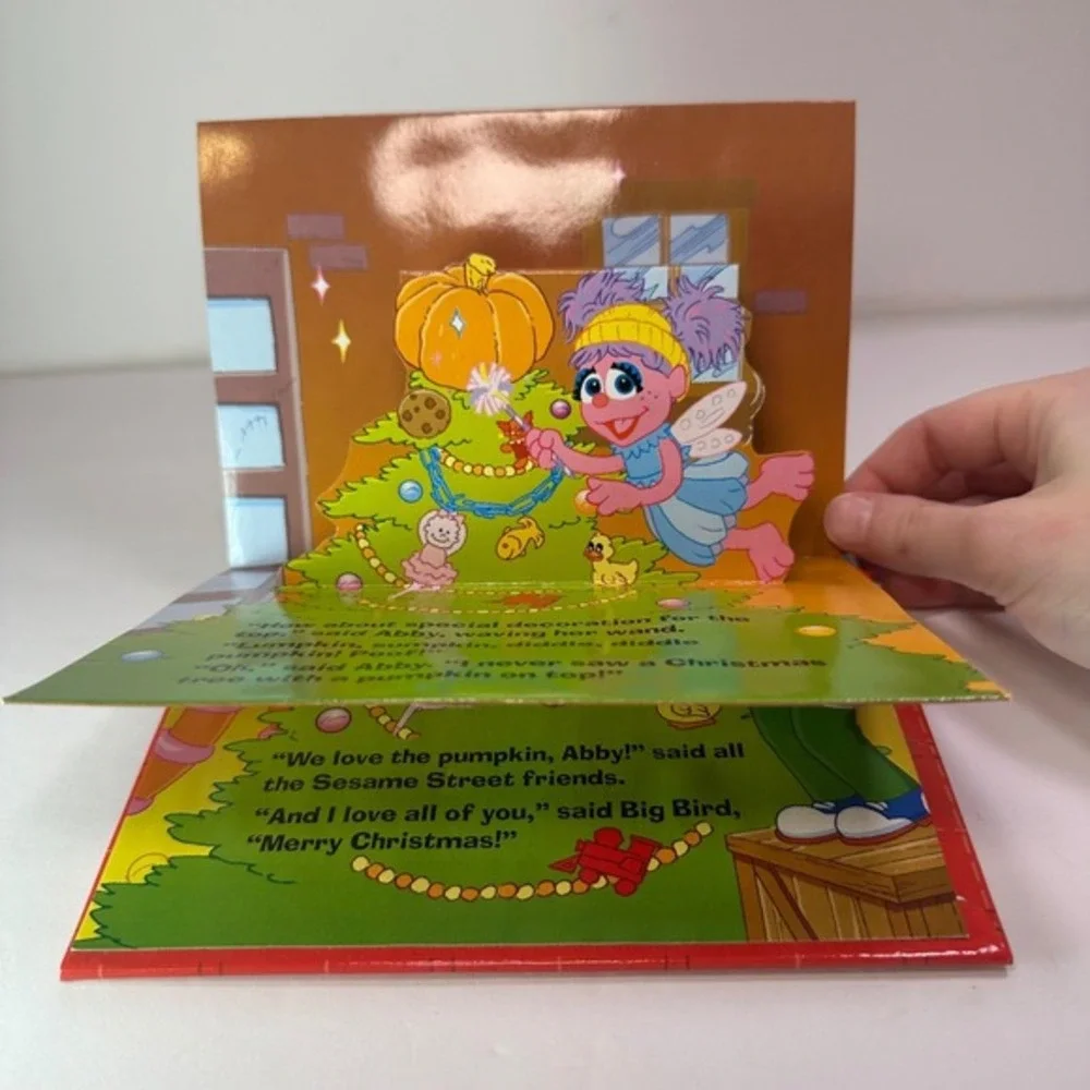 Sesame Street Big Birds Tree Trimming Party Pop‎ Up Christmas Book 2010
